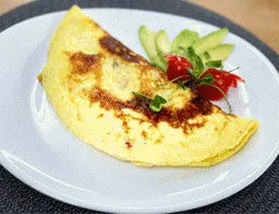 Омлет з томатами та авокадо